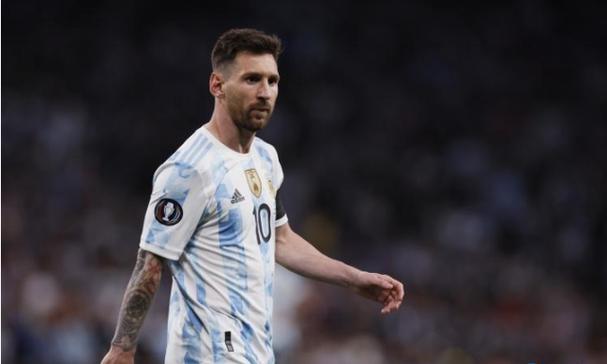 取关国家队队长！亚马尔逼宫西班牙队！仗势欺人，难有梅西成就